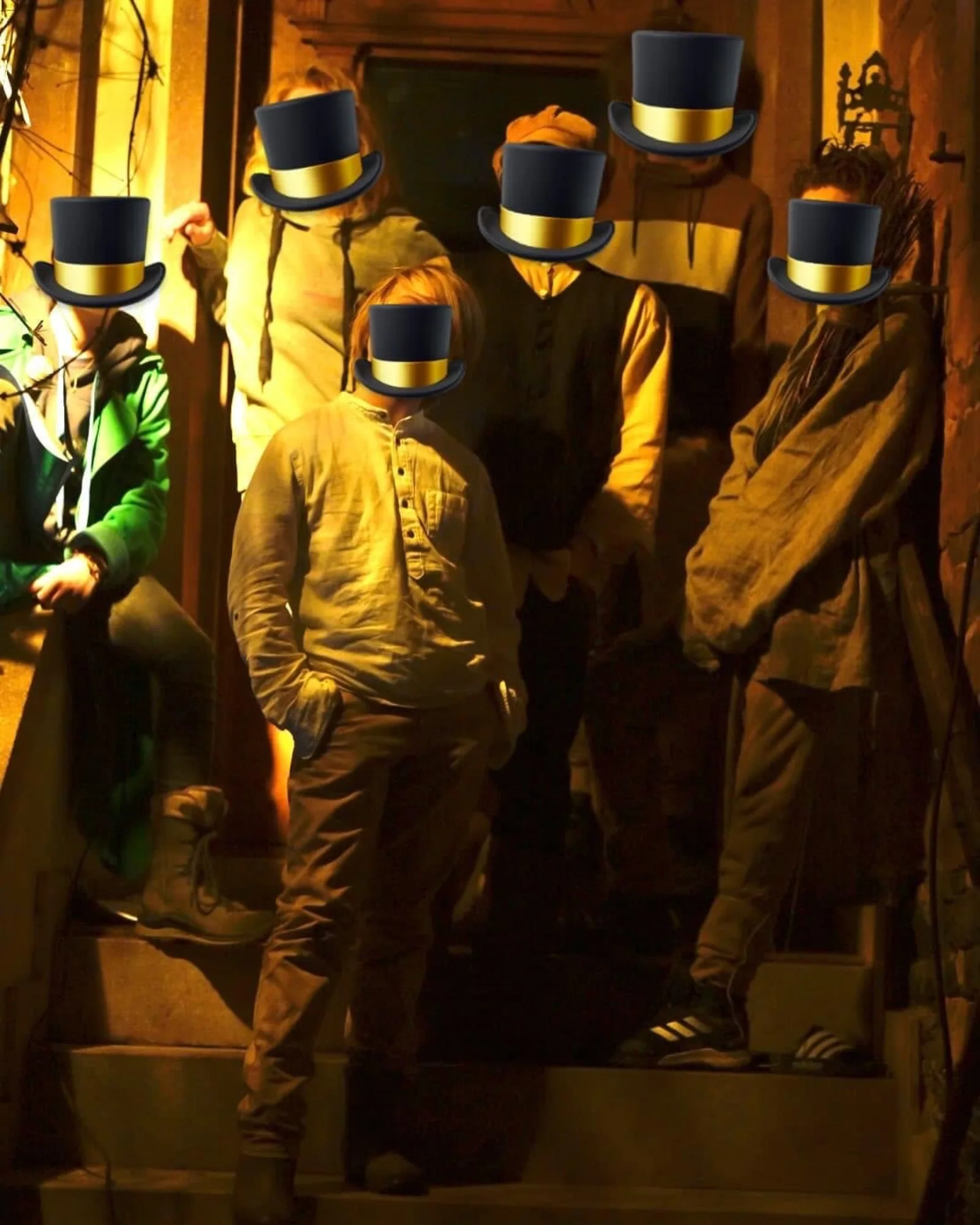 Das Ensemble der Jugendlichen beim Theaterstück am lebendigen Adventskalender